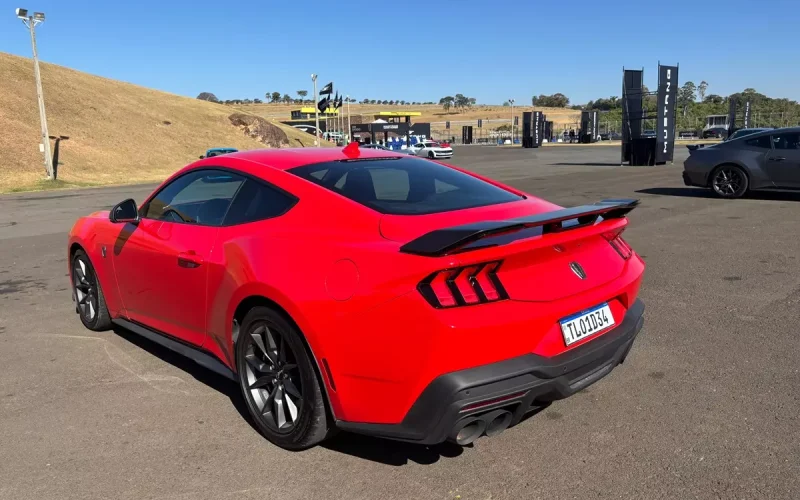 Estreia do Ford Mustang Dark Horse com preço inicial de R$ 649 mil