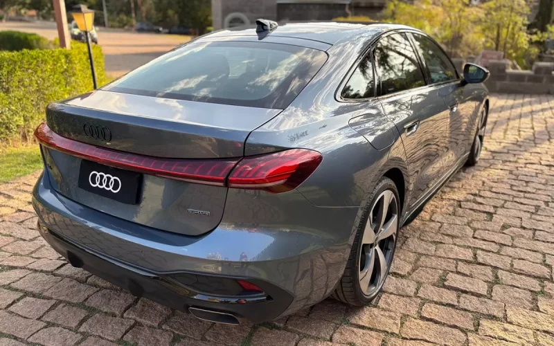 A5 Sedan 2.0 TFSI chega ao mercado com preço competitivo para rivalizar com o BMW Série 3