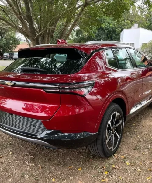 Preço do Chevrolet Equinox EV cai drasticamente após vendas superarem expectativas em 2025
