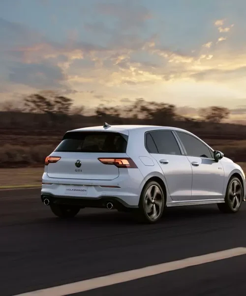 Novo VW Golf GTI 2026 chegará às concessionárias em setembro