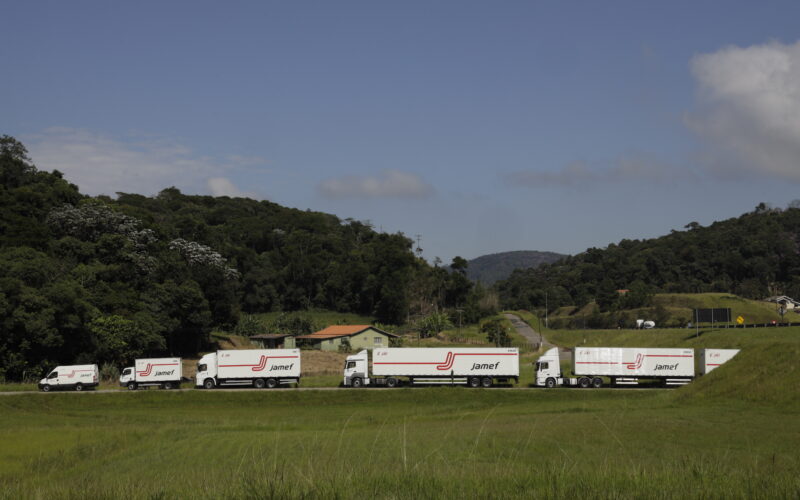 “Escola de Motoristas” da Jamef transforma colaboradores em condutores diante da escassez de profissionais no mercado