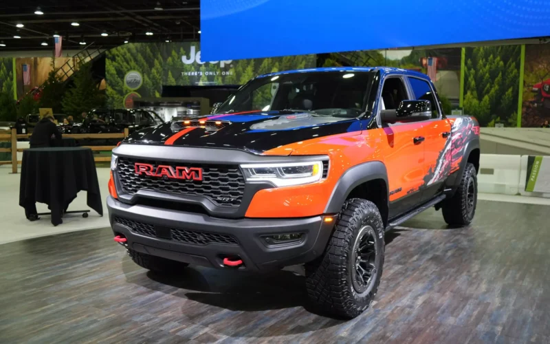 RAM 1500 SRT TRX ressurge com aprovação da equipe esportiva e motor V8 de 787 cavalos de potência