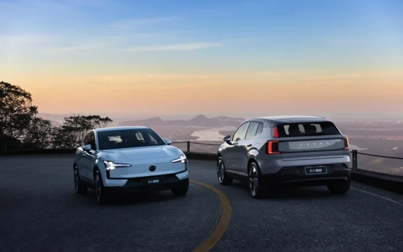 Volvo encerra 2025 com vendas elétricas históricas, ultrapassando a marca de metade do total de veículos vendidos.