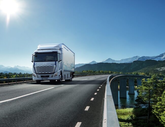 Caminhões movidos a hidrogênio percorrem 20 milhões de quilômetros pelas estradas europeias