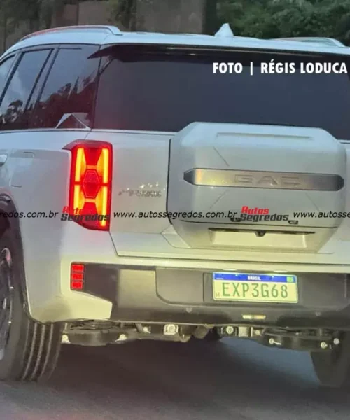 Leitor compartilha imagem de SUV híbrido plug-in GAC ES9 com capacidade para seis ou sete pessoas