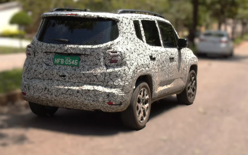 Novo Jeep Renegade 2027 MHEV de tecnologia inovadora chegará às ruas em março