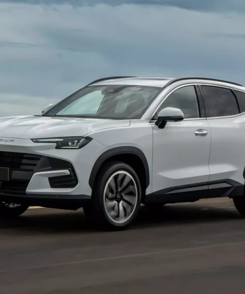 Novo Jetour S06 chega ao Brasil com foco em custo-benefício, sustentabilidade e inovação tecnológica.