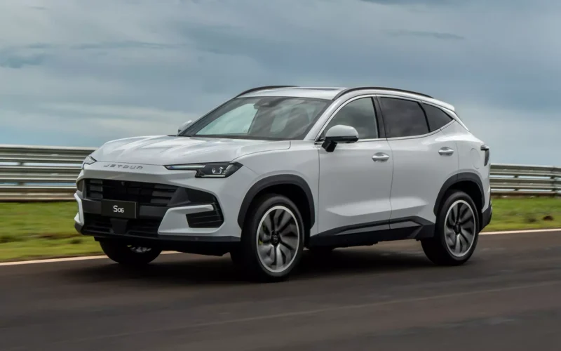 Novo Jetour S06 chega ao Brasil com foco em custo-benefício, sustentabilidade e inovação tecnológica.