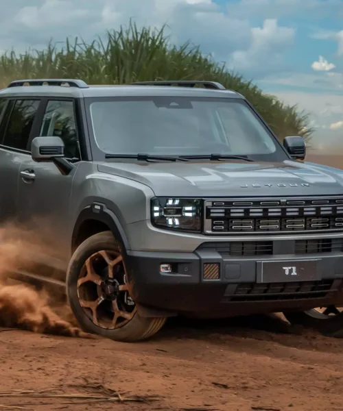 Jetour apresenta seus primeiros SUVs híbridos plug-in T1 e T2 no mercado brasileiro, focando no design off-road eletrificado.