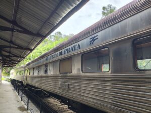 Memórias ao lado de ícones do passado