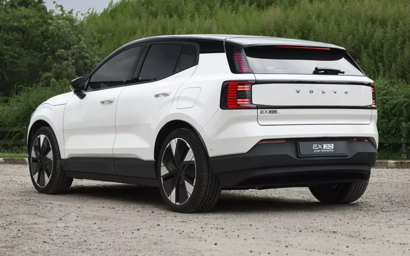 Novo Volvo EX30 Ultra chega ao mercado por R$ 309.950 como o modelo mais veloz da história da marca