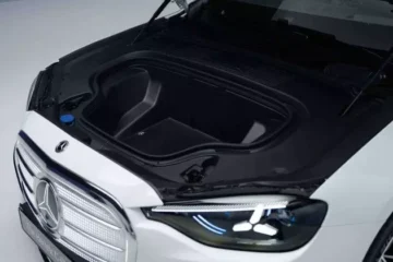 Mercedes apresenta Classe C elétrico em competição com BMW i3