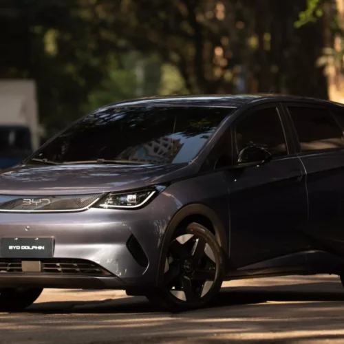 BYD expande sua gama de veículos elétricos com o lançamento do Dolphin SE e a nova versão do Yuan Plus
