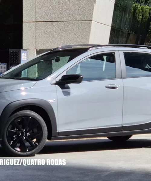 Chevrolet Sonic 2027 aparece em imagens sem disfarces; lançamento está previsto para maio