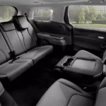 Kia Carnival híbrida desembarca no Brasil com preço de R$ 684 mil