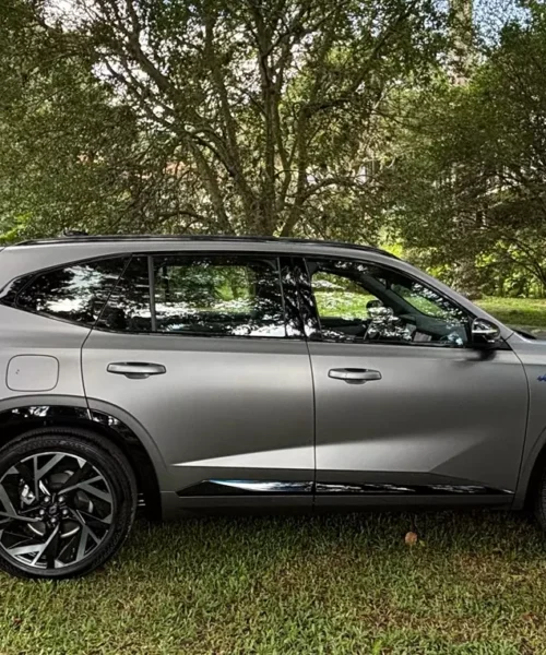 Pré-venda do novo SUV Renault Koleos E-Tech por R$ 289.990 já está disponível; confira as vantagens.