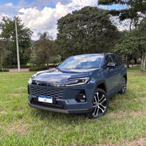 Toyota RAV4 Hybrid 2026 chega ao Brasil com potência de até 239 cv e duas opções de configuração