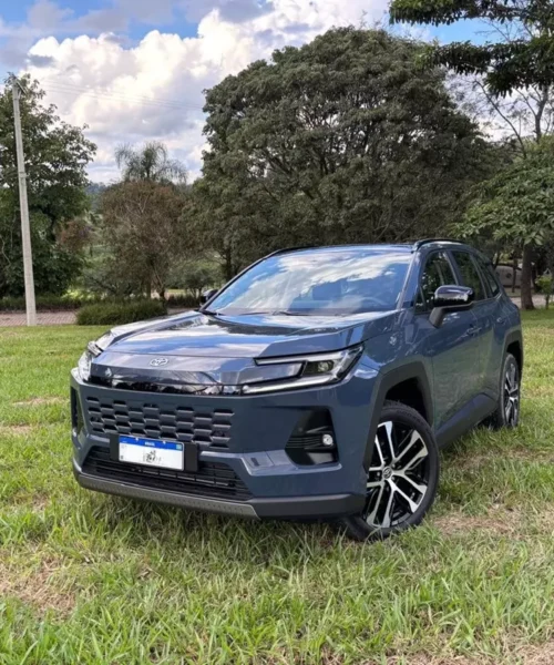 Toyota RAV4 Hybrid 2026 chega ao Brasil com potência de até 239 cv e duas opções de configuração