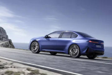 BMW celebra produção de 2 milhões de veículos elétricos.