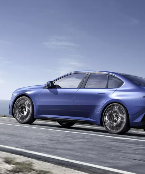 BMW celebra produção de 2 milhões de veículos elétricos.