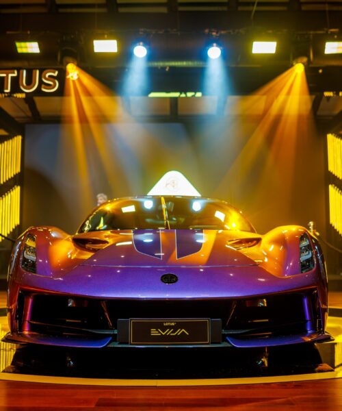 Lotus apresenta sua linha de supercarros no Brasil
