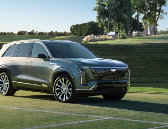 Cadillac inicia operação no Brasil com SUVs elétricos