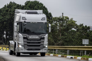 Scania apresenta novos motores Super com potência máxima de 430 cv